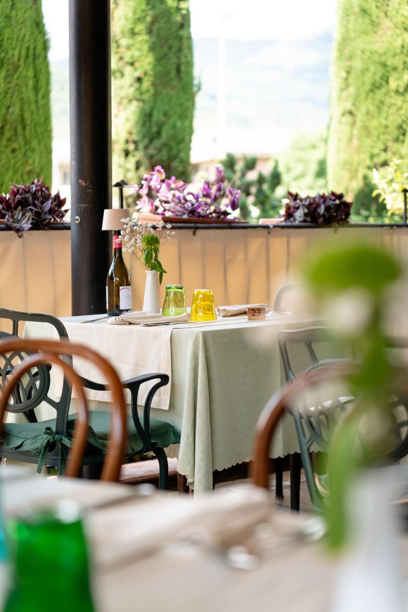 Hotel Ristorante La Lanterna カステルヌオーヴォ・ディ・ガルファニャーナ エクステリア 写真