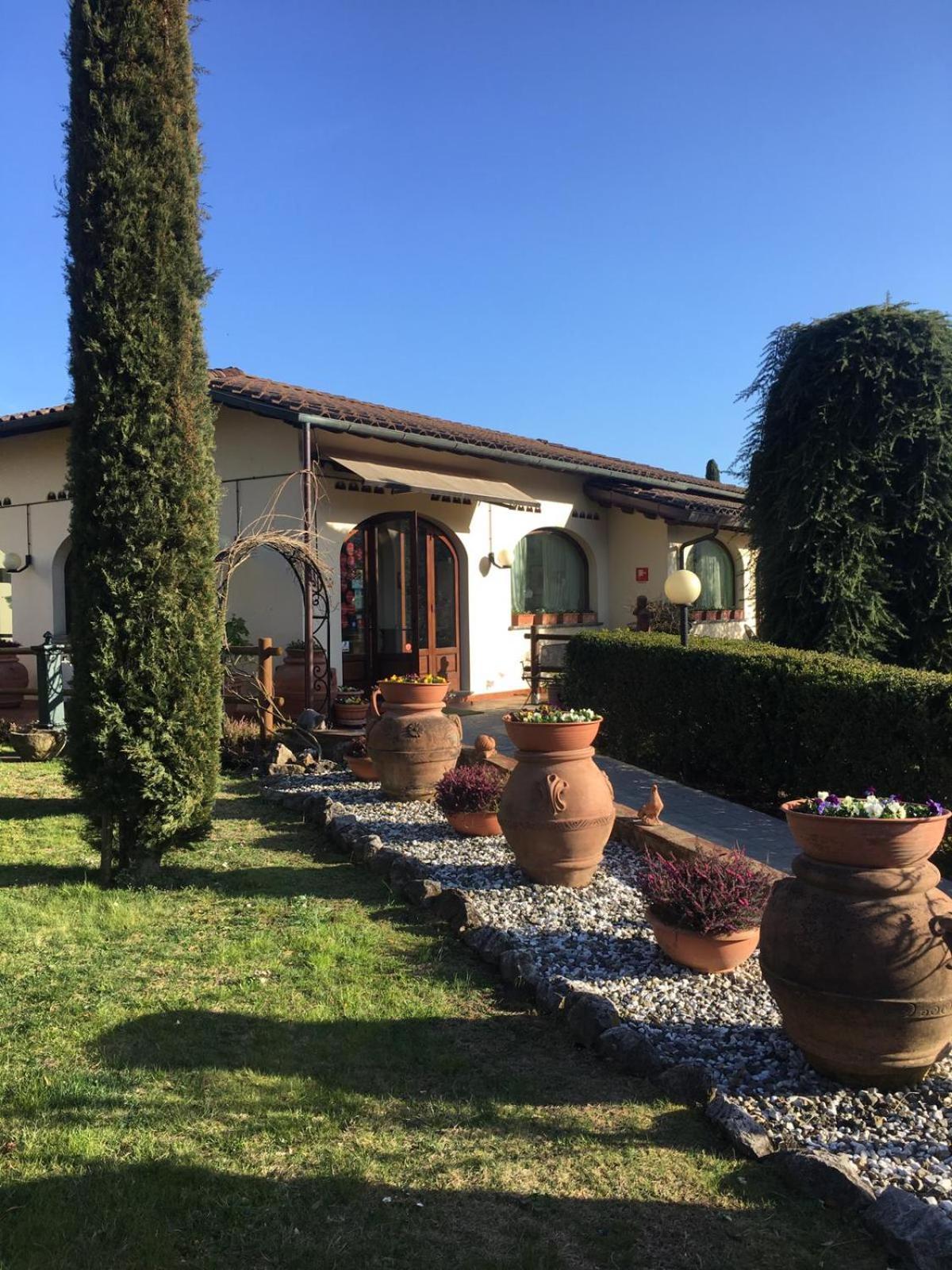 Hotel Ristorante La Lanterna カステルヌオーヴォ・ディ・ガルファニャーナ エクステリア 写真