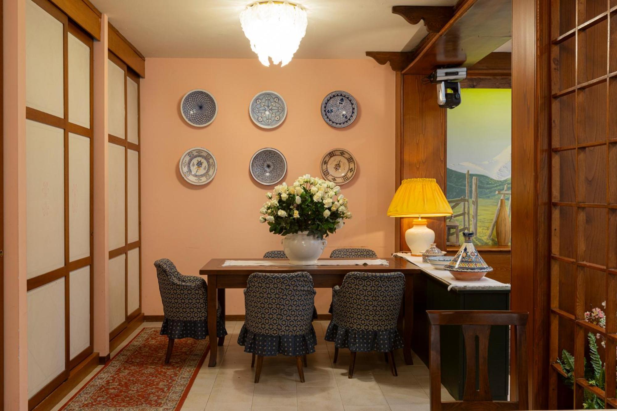 Hotel Ristorante La Lanterna カステルヌオーヴォ・ディ・ガルファニャーナ エクステリア 写真