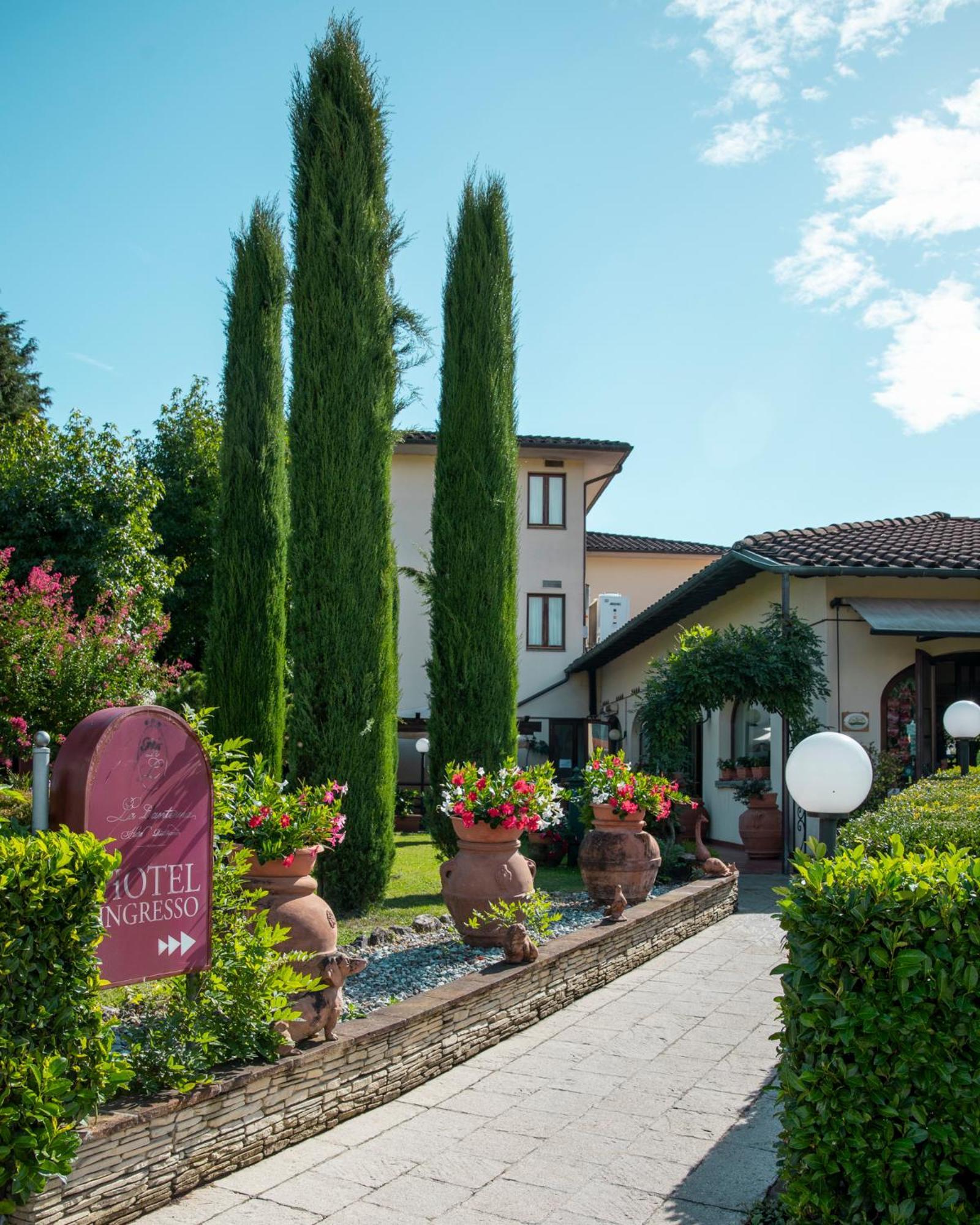 Hotel Ristorante La Lanterna カステルヌオーヴォ・ディ・ガルファニャーナ エクステリア 写真
