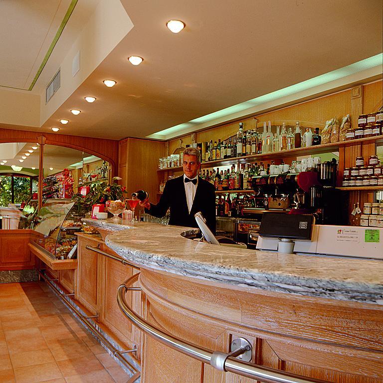 Hotel Ristorante La Lanterna カステルヌオーヴォ・ディ・ガルファニャーナ エクステリア 写真