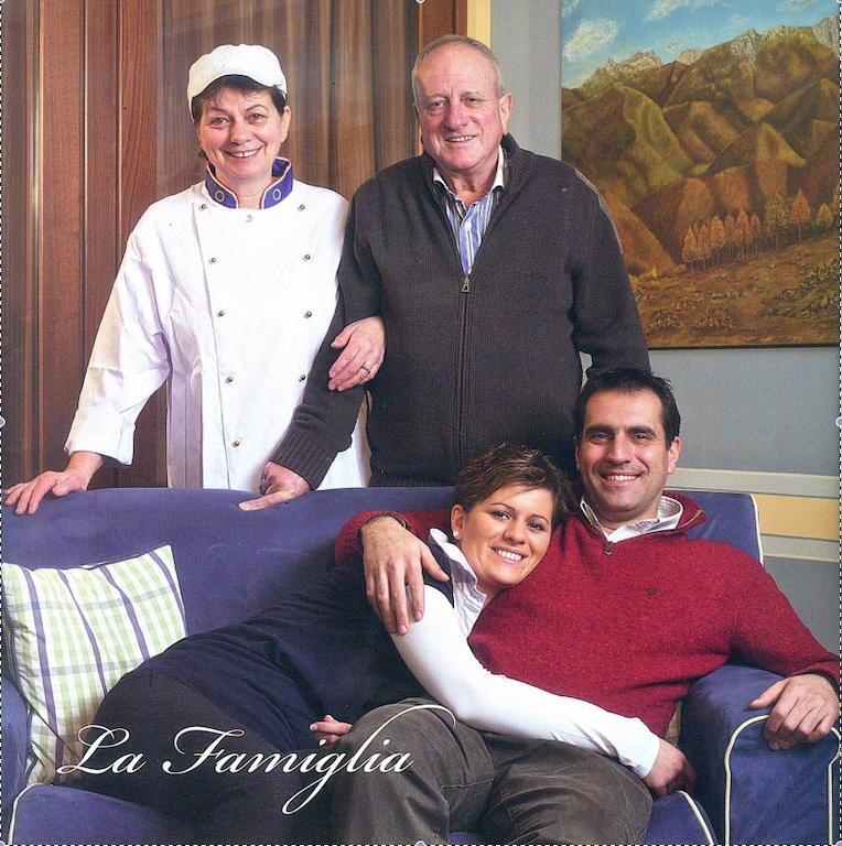 Hotel Ristorante La Lanterna カステルヌオーヴォ・ディ・ガルファニャーナ エクステリア 写真