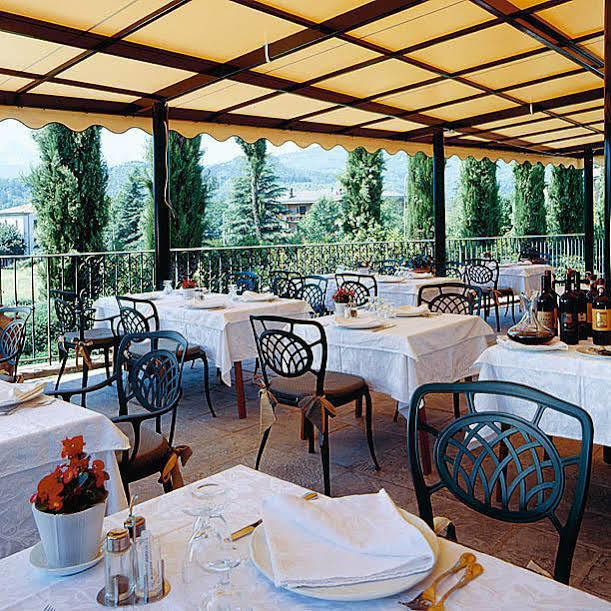 Hotel Ristorante La Lanterna カステルヌオーヴォ・ディ・ガルファニャーナ エクステリア 写真